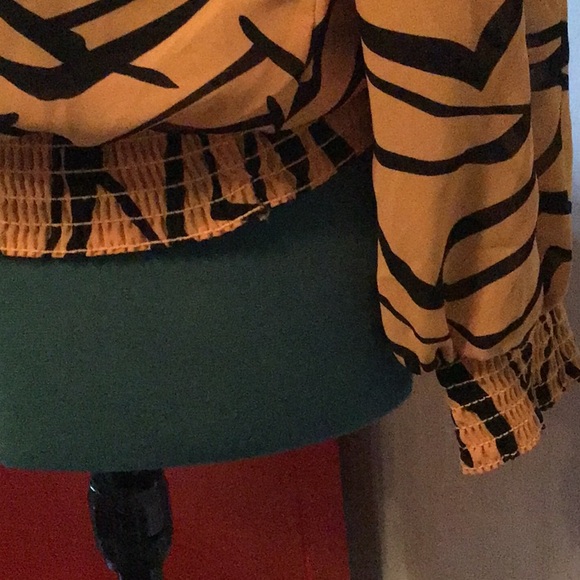 Vintage Kathy Alison blouse. Animal print. Tiger. Mustard/orange. - Picture 3 of 12